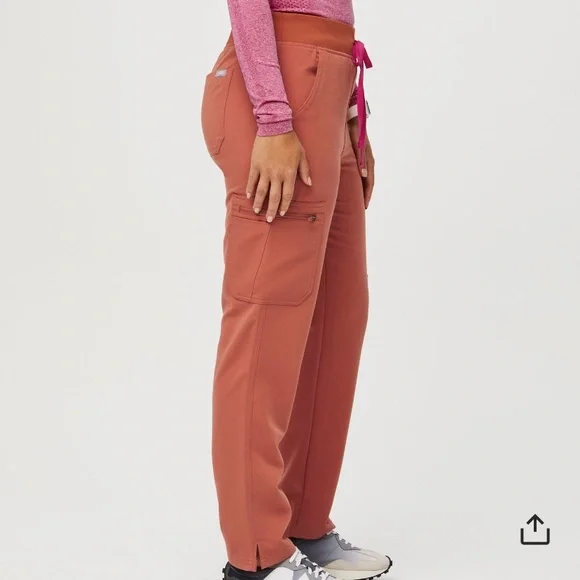 Figs XS-T High-Waisted Yola Scrub Pants - Picture 4 of 6